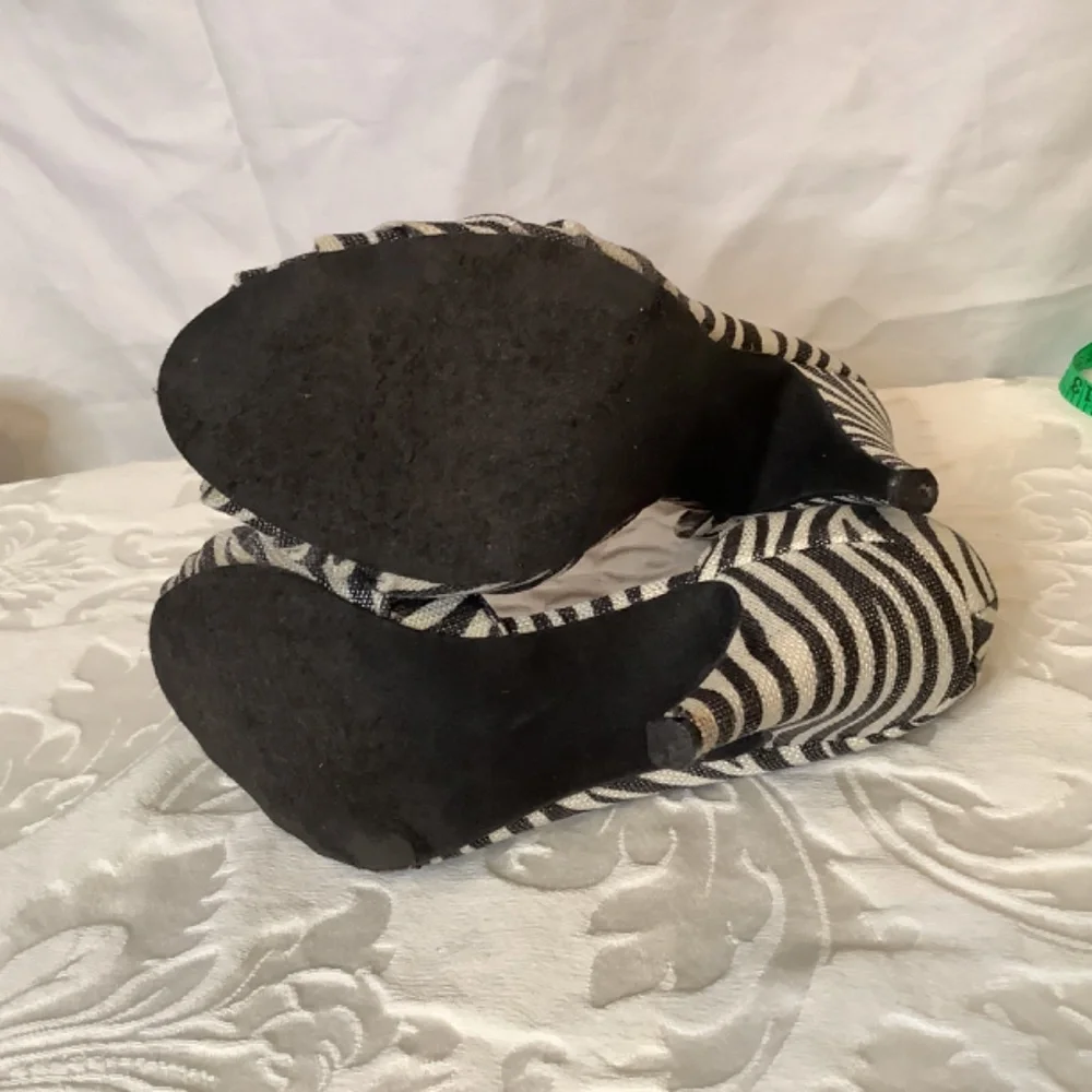 GUC Rocket Dog zebra animal‎ black white heels canvas